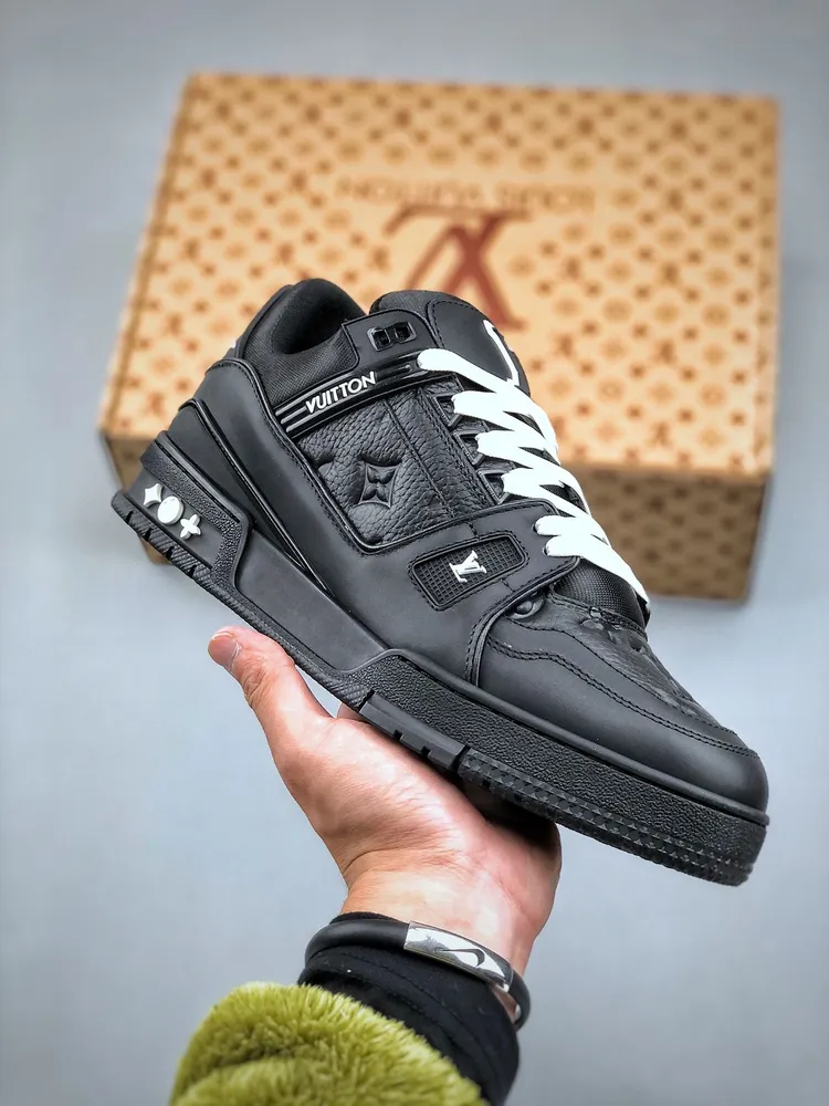 10001 Louis Vuitton Black Trainer - Image 1