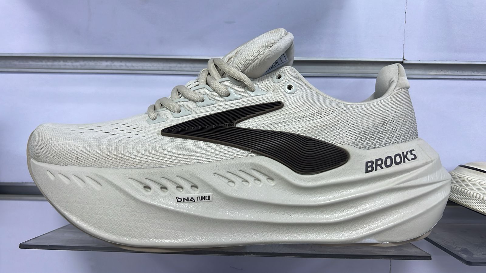 WhatsApp Image 2025-10-27 at 17.12.44_0e5a241e Brooks Glycerin Max Black - Image 1